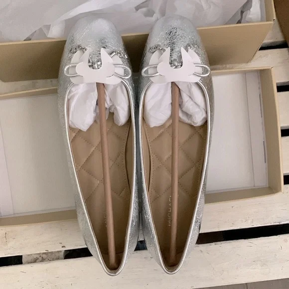 Michael Kors Nori Leather Ballet Flat Women's size 6.0 - Picture 2 of 9